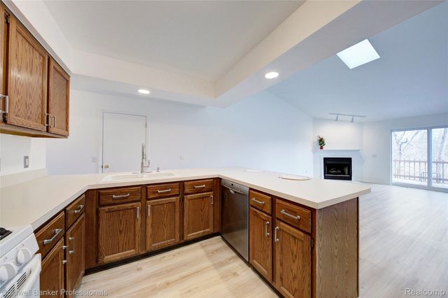 1964 Pine Court, Waterford Charter Township, MI 48328