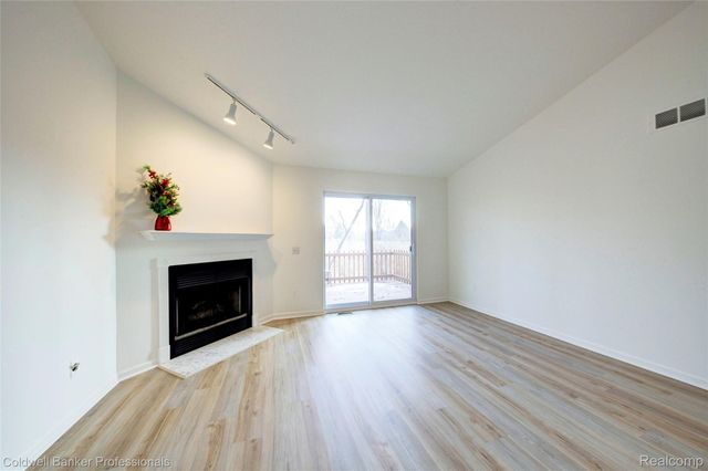 1964 Pine Court, Waterford Charter Township, MI 48328