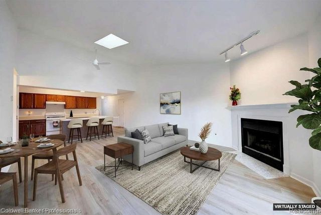 1964 Pine Court, Waterford Charter Township, MI 48328