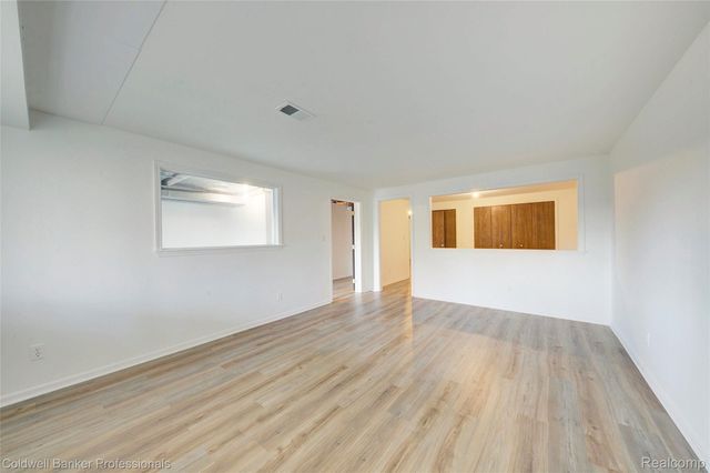 1964 Pine Court, Waterford Charter Township, MI 48328