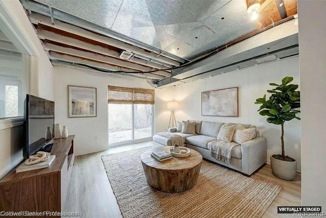 1964 Pine Court, Waterford Charter Township, MI 48328