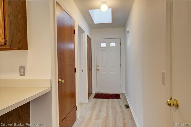 1964 Pine Court, Waterford Charter Township, MI 48328