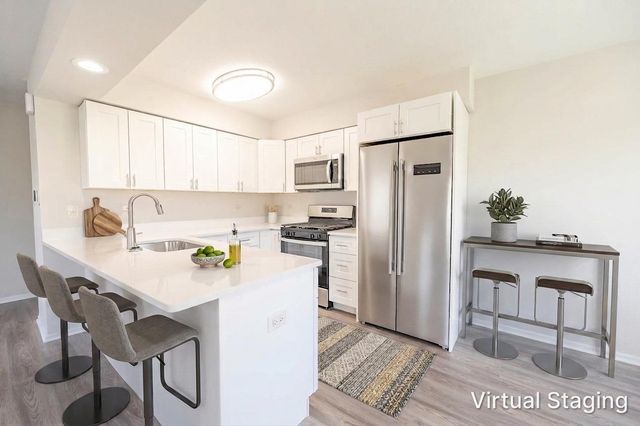 716 Inverrary Lane D, Deerfield, IL 60015