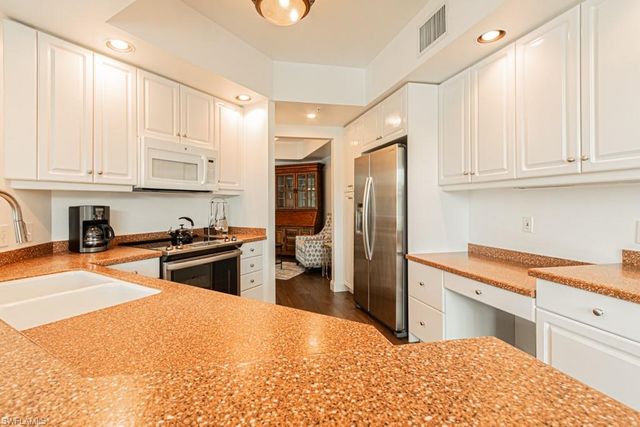 300 Dunes BLVD 105, Naples, FL 34110