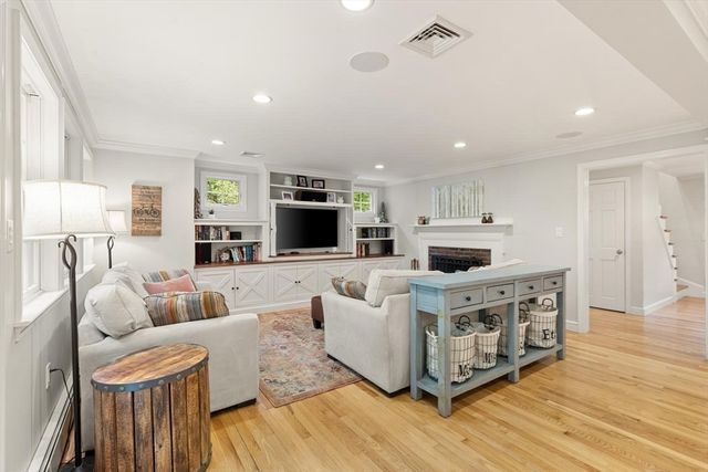 105 Thornberry Rd, Winchester, MA 01890