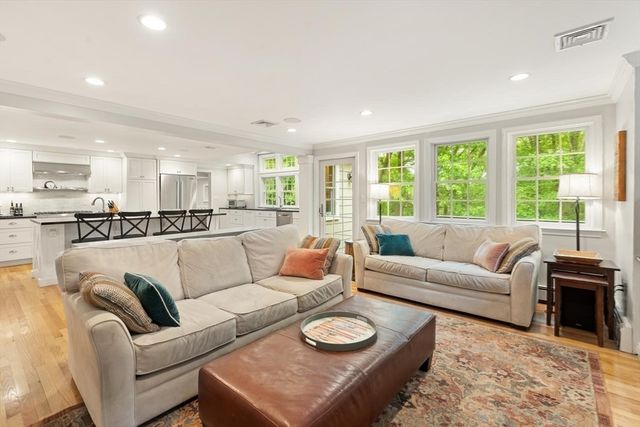 105 Thornberry Rd, Winchester, MA 01890