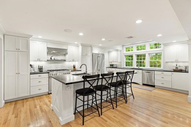 105 Thornberry Rd, Winchester, MA 01890