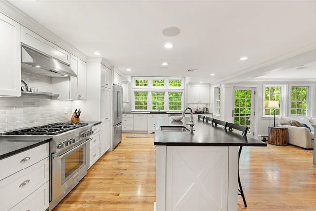 105 Thornberry Rd, Winchester, MA 01890