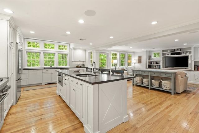 105 Thornberry Rd, Winchester, MA 01890
