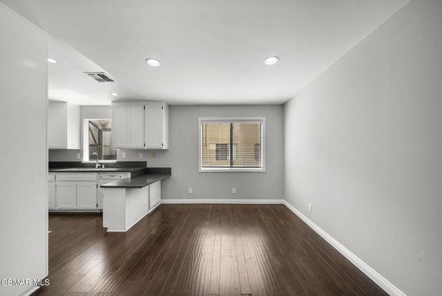 21205 Lassen Street 4, Chatsworth, CA 91311