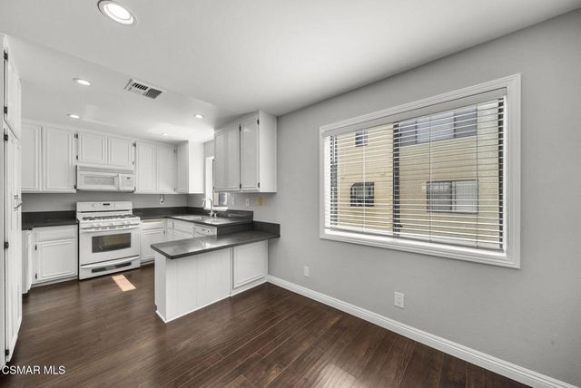 21205 Lassen Street 4, Chatsworth, CA 91311