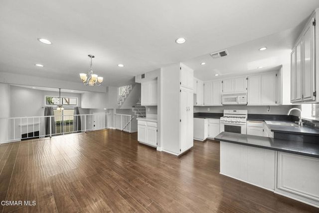 21205 Lassen Street 4, Chatsworth, CA 91311