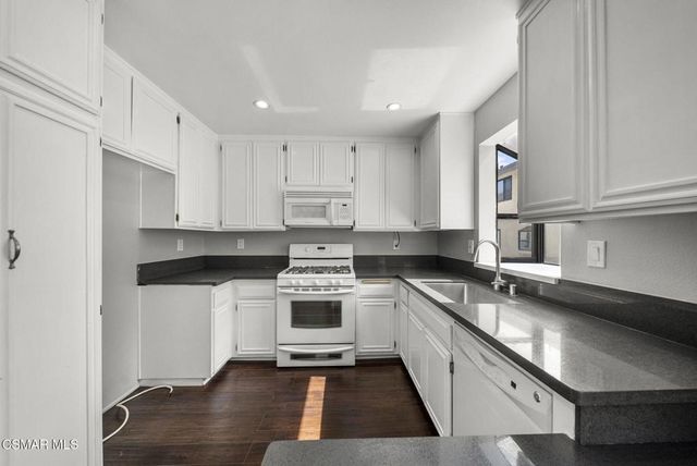 21205 Lassen Street 4, Chatsworth, CA 91311