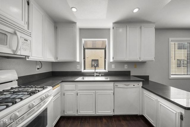 21205 Lassen Street 4, Chatsworth, CA 91311