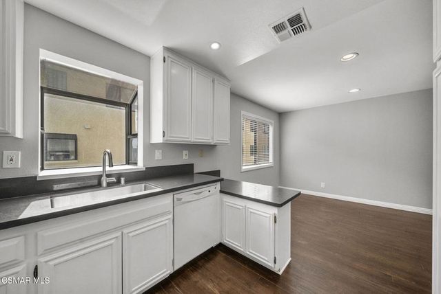 21205 Lassen Street 4, Chatsworth, CA 91311