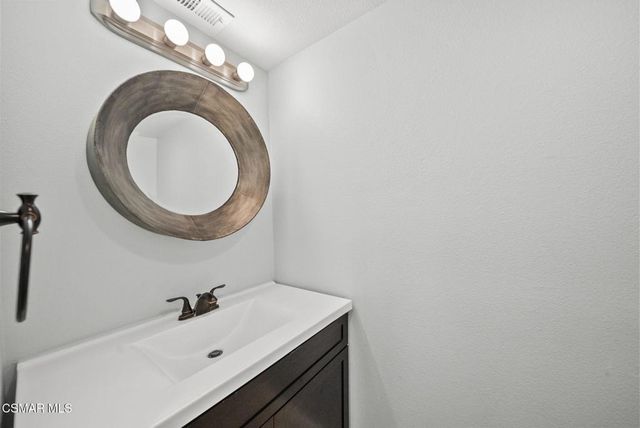 21205 Lassen Street 4, Chatsworth, CA 91311