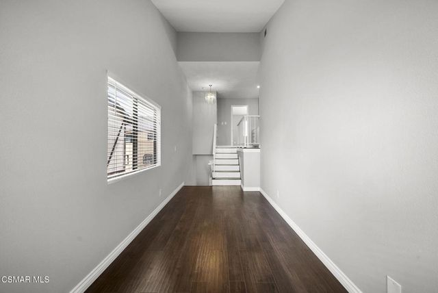 21205 Lassen Street 4, Chatsworth, CA 91311