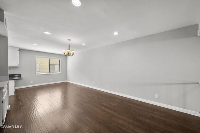 21205 Lassen Street 4, Chatsworth, CA 91311