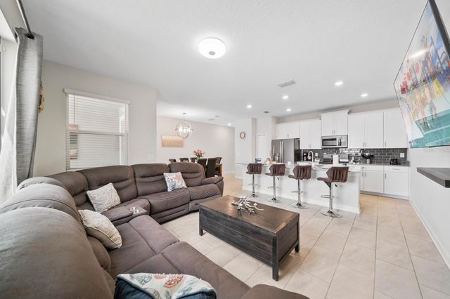 900 PEBBLE BEACH DRIVE, Davenport, FL 33896