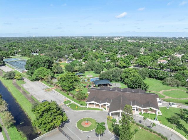 400 Farmington Drive, Plantation, FL 33317