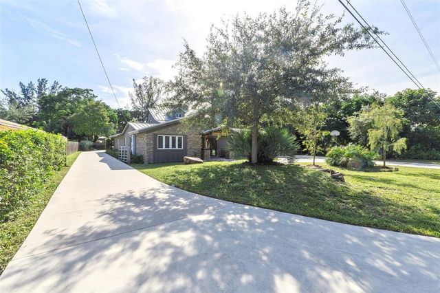 400 Farmington Drive, Plantation, FL 33317