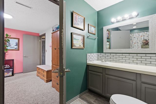 810 N Anna St, Wichita, KS 67212