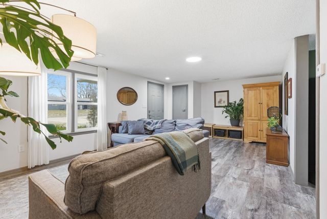 810 N Anna St, Wichita, KS 67212