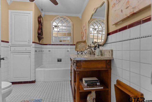 2807 Fm 225, Henderson, TX 75654