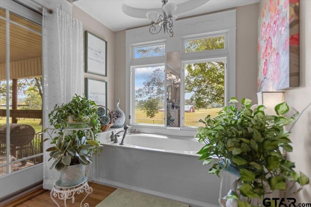 2807 Fm 225, Henderson, TX 75654