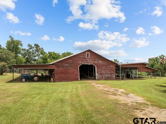 2807 Fm 225, Henderson, TX 75654