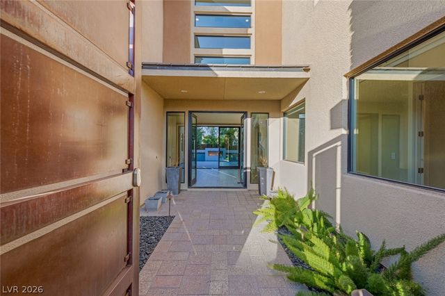 64 Grey Feather Drive, Las Vegas, NV 89135