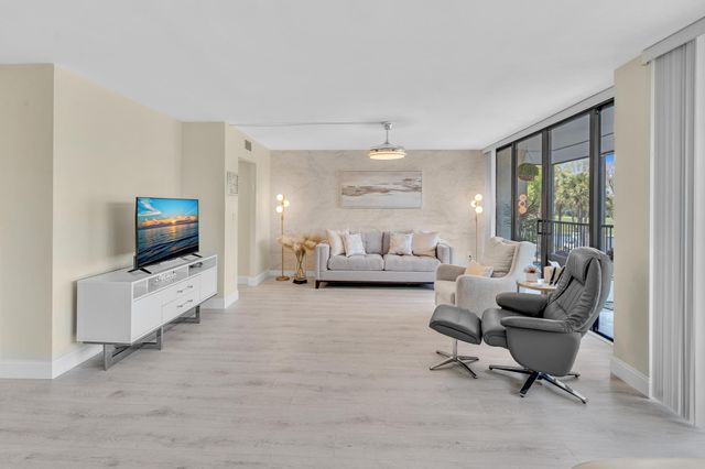 2804 N 46th Avenue C330, Hollywood, FL 33021