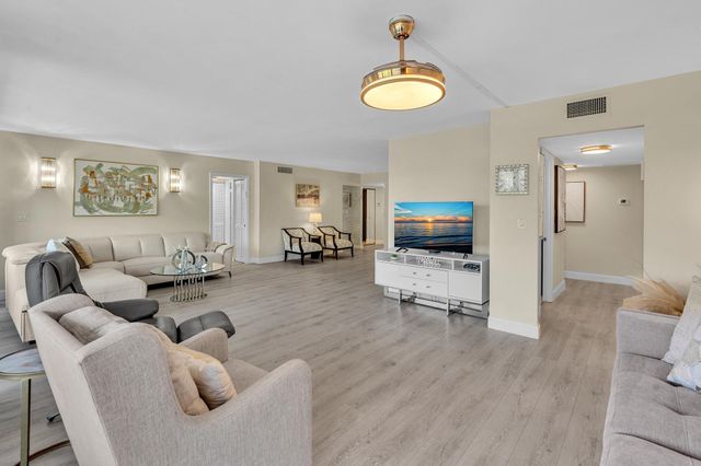 2804 N 46th Avenue C330, Hollywood, FL 33021