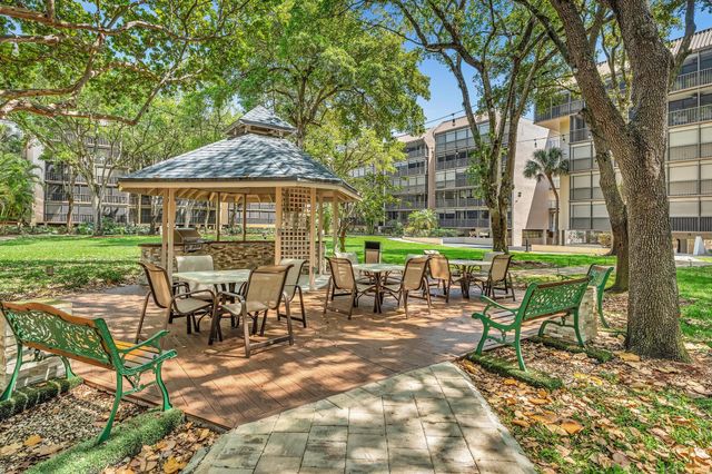 2804 N 46th Avenue C330, Hollywood, FL 33021