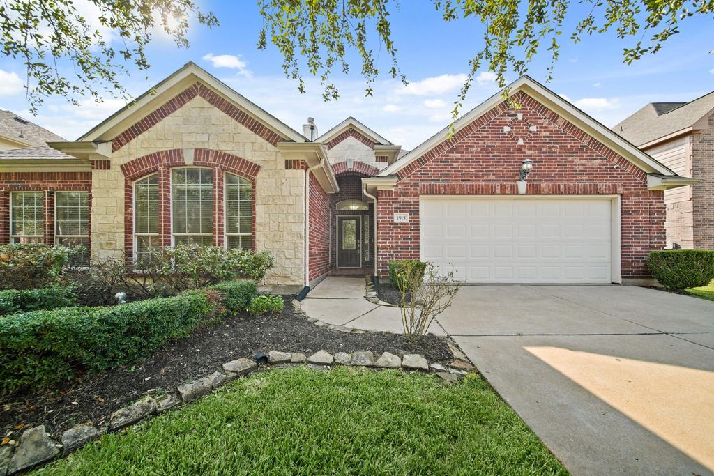 1915 Stable Stone Lane, Pearland, TX 77581