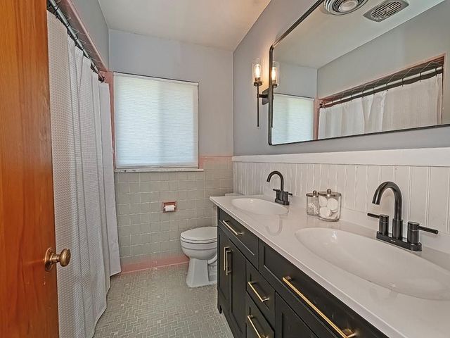 1024 Knollwood Rd, New Kensington, PA 15068
