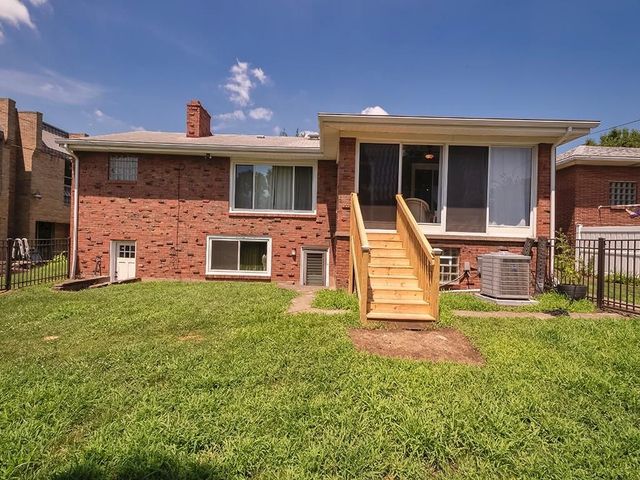 1024 Knollwood Rd, New Kensington, PA 15068