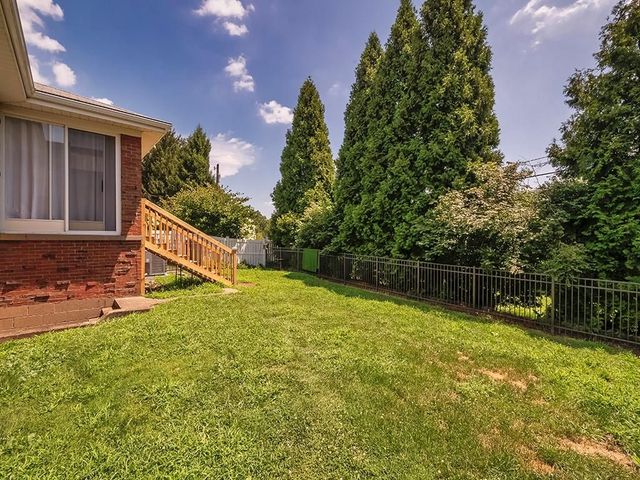 1024 Knollwood Rd, New Kensington, PA 15068