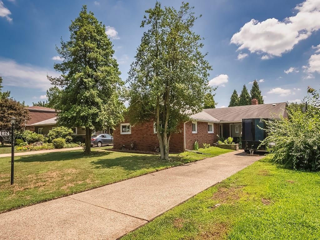 1024 Knollwood Rd, New Kensington, PA 15068