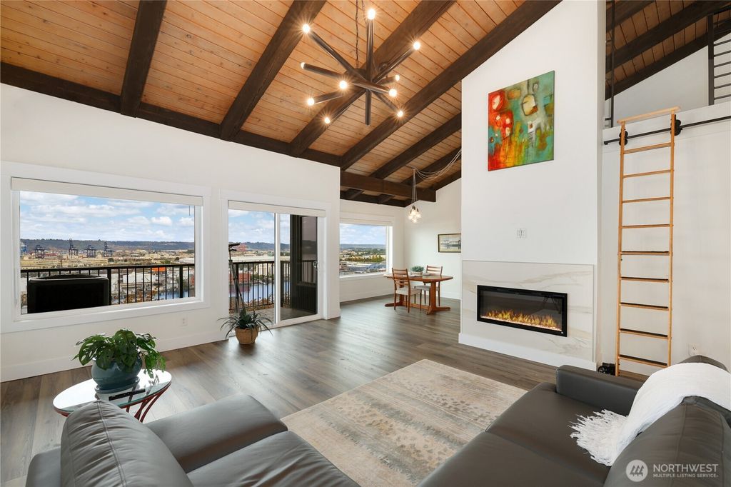 525 Broadway #404, Tacoma, WA 98402