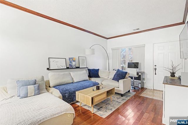 111 Cottonwood Street, Jersey City, NJ 07305