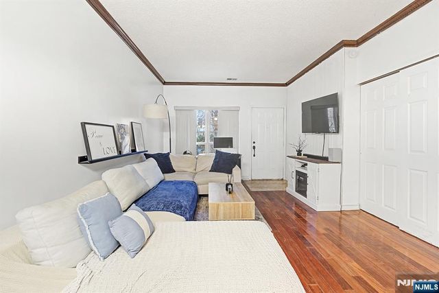 111 Cottonwood Street, Jersey City, NJ 07305