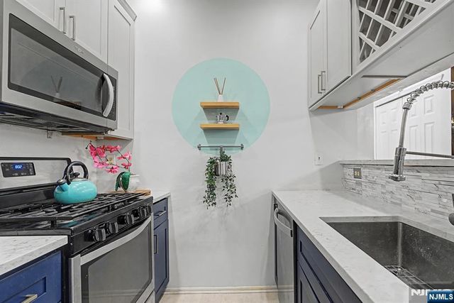 111 Cottonwood Street, Jersey City, NJ 07305