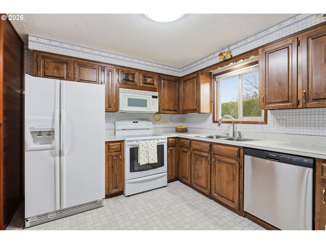 1145 Nw SUNNYWOOD Ct, Mc Minnville, OR 97128