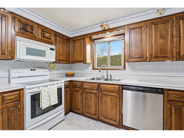 1145 Nw SUNNYWOOD Ct, Mc Minnville, OR 97128