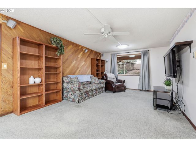 1145 Nw SUNNYWOOD Ct, Mc Minnville, OR 97128