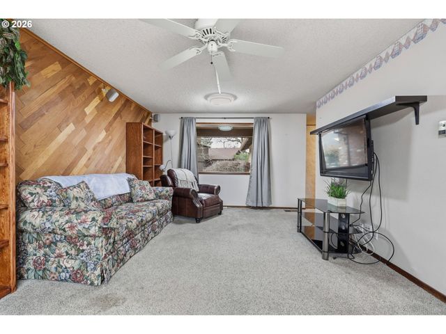 1145 Nw SUNNYWOOD Ct, Mc Minnville, OR 97128