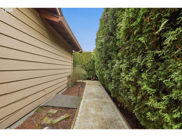 1145 Nw SUNNYWOOD Ct, Mc Minnville, OR 97128