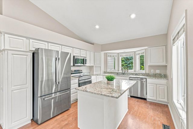 10970 Kiawah Drive, Eden Prairie, MN 55344