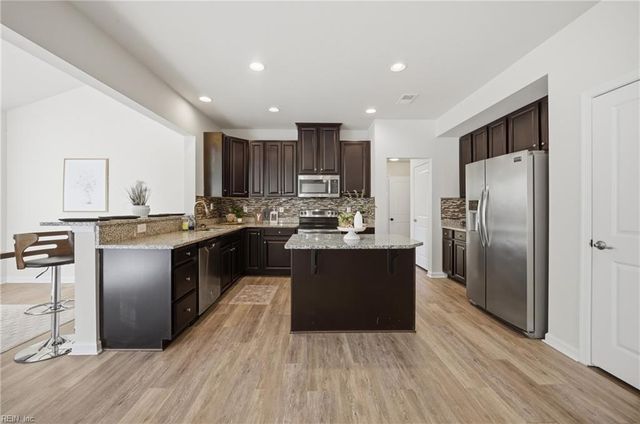 1617 Banff CT, Chesapeake, VA 23320